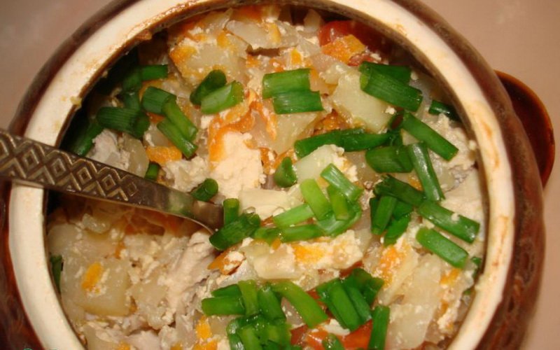 Рецепты курицы с овощами в горшочке в духовке фото