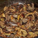 Рецепты из куриных пупков, печени, крылышек и желудков в горшочках