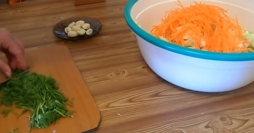 Острая капуста быстрого приготовления крупными кусками