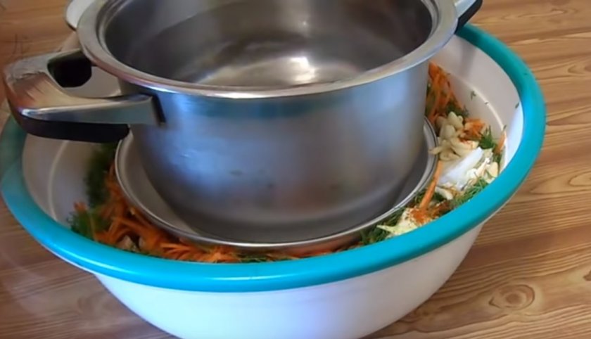 Острая капуста быстрого приготовления крупными кусками