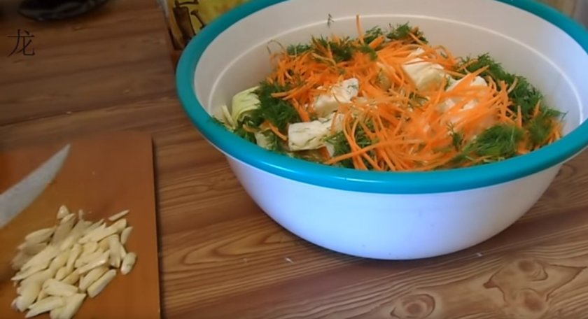 Острая капуста быстрого приготовления крупными кусками