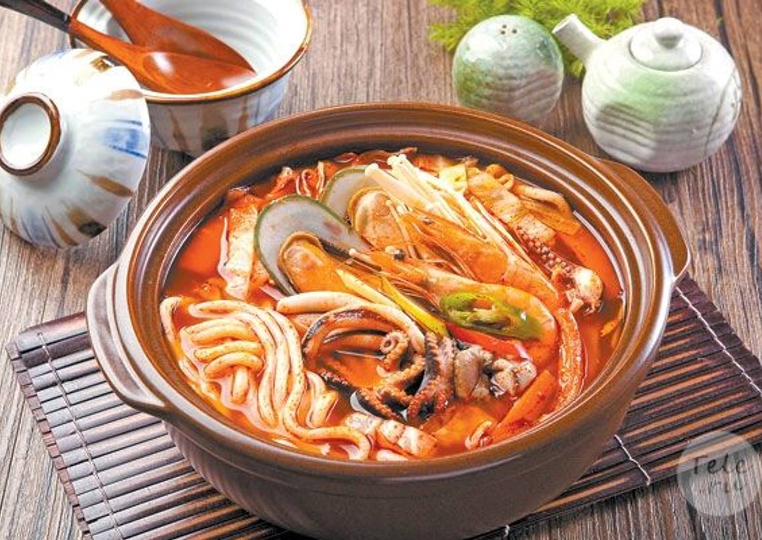 Китайские рецепты дома. Лапша с морепродуктами. Китайская кухня. Корейская лапша с морепродуктами. Корейские блюда с морепродуктами.