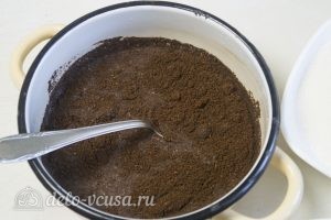 Тыквенный торт с творожным кремом: Соединить кофе с молоком