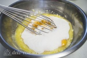 Тыквенный торт с творожным кремом: Добавить масло