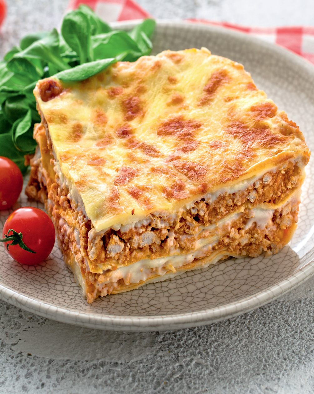 Приготовить лазанью в духовке. Лазанья Пармиджано. Лазанья (Lasagna) Италии. Лазанья бешамель. Лазанья болоньезе.