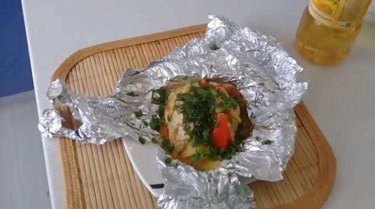 Курица в фольге с овощами