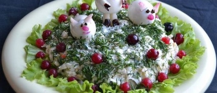 салат в форме свиньи.