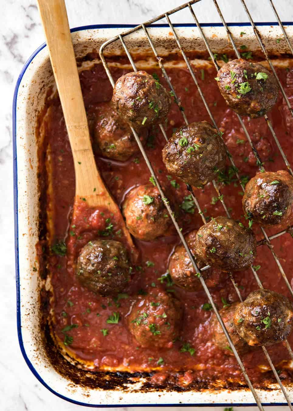 Both the Oven Baked Italian Meatballs AND sauce are made entirely in the oven! The meatballs are extra soft and juicy, and tomato sauce fantastic for pouring over pasta. www.recipetineats.com