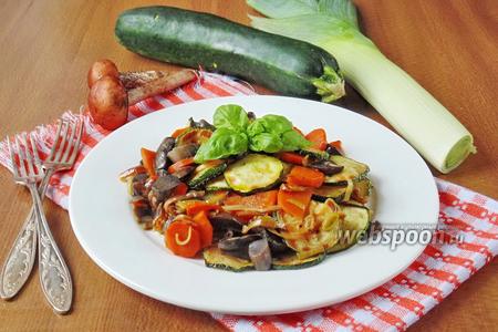 Фото рецепта Тёплый салат из подосиновиков и овощей