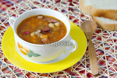 Фото рецепта Суп с охотничьими колбасками и фасолью
