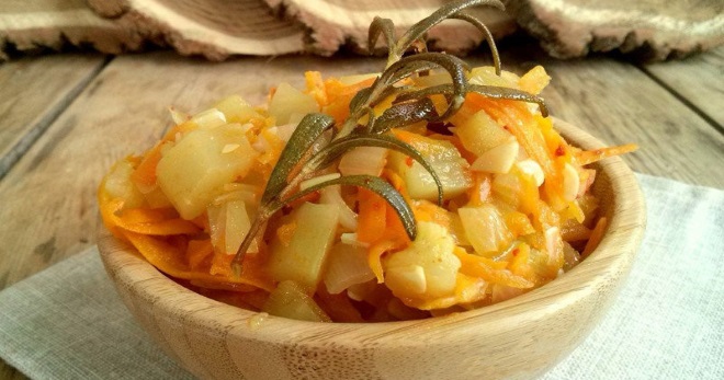Тушеные кабачки с морковью и луком - вкусное и сытное блюдо для ужина и не только!