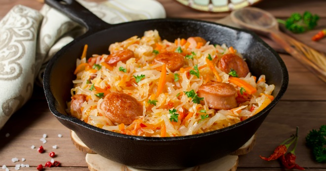 Тушеная капуста с сосисками – лучшие рецепты вкусного и очень сытного блюда