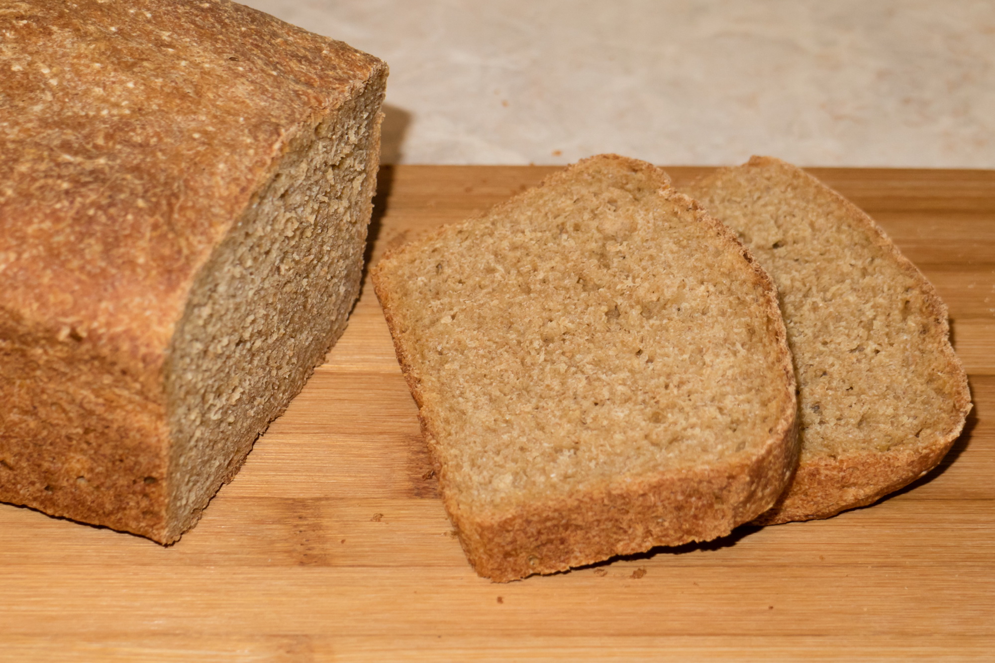 Ржаной хлеб на пшеничной закваске в домашних. Ржаной хлеб. Пшенично ржаной. Пшеничный хлеб. Мякиш пшенично-ржаного хлеба.
