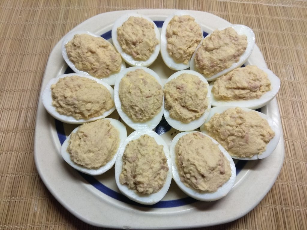 Яйца фаршированные печенью минтая рецепт с фото