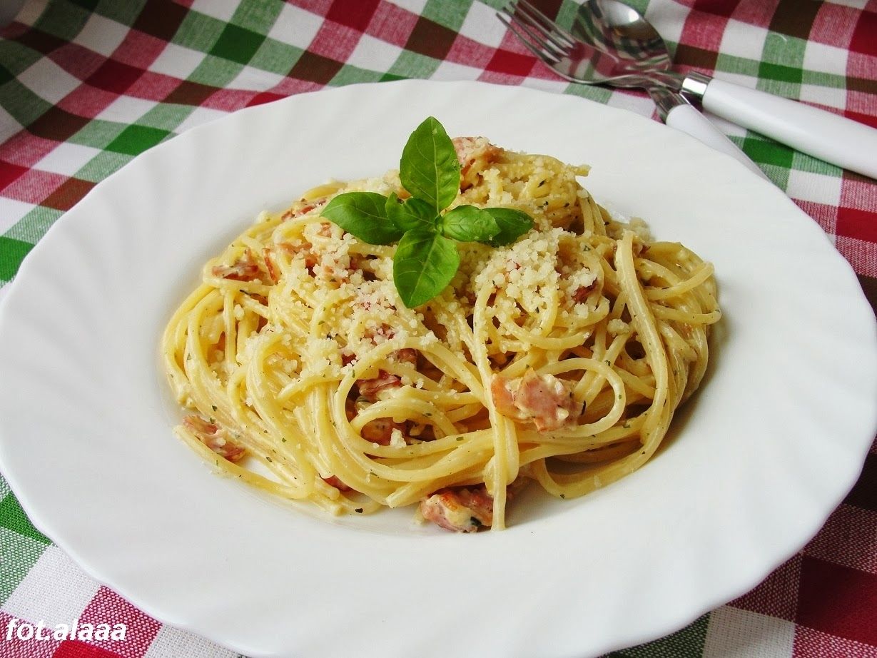 спагетти с соусом карбонара фото